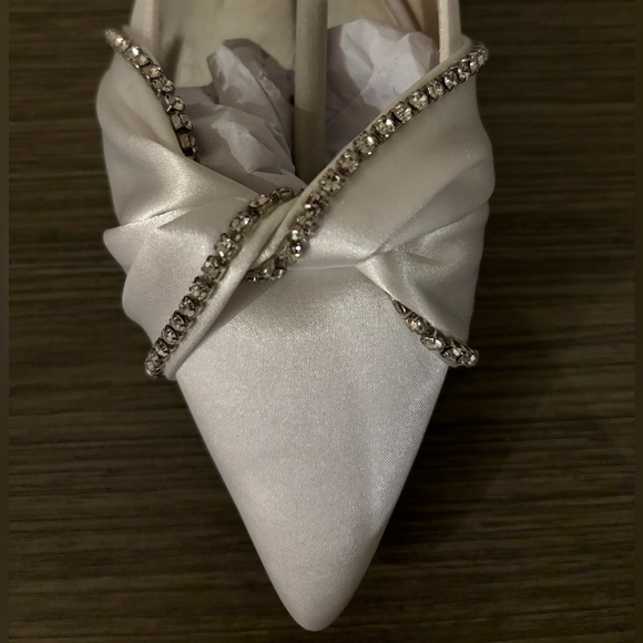 NWT White Satin Bridal Flats - Picture 3 of 5